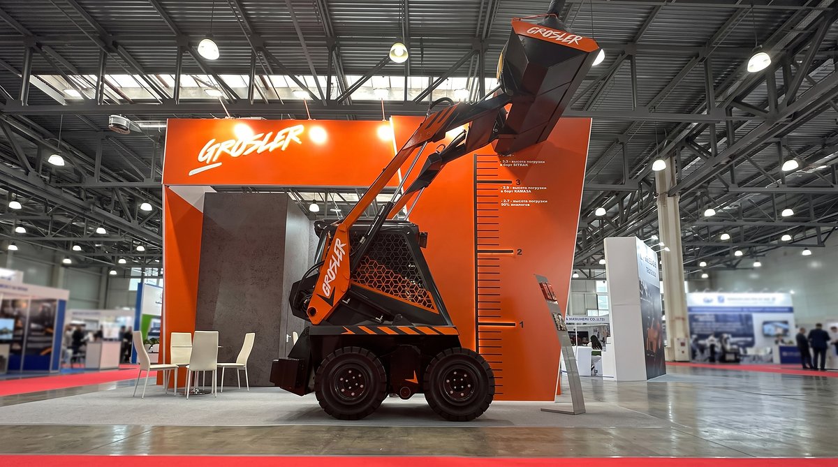Погрузчик GROSLER GI 1300, живой образец на выставке